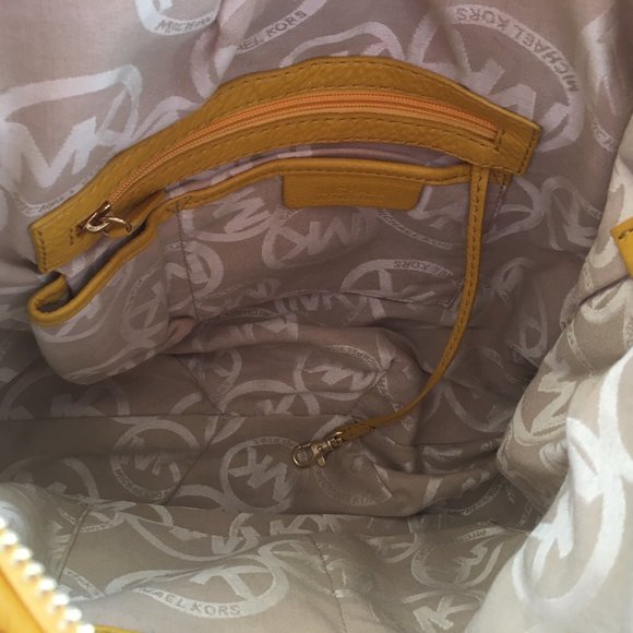 Michael Kors Large Yellow Leather Handbag - Picture 15 of 16